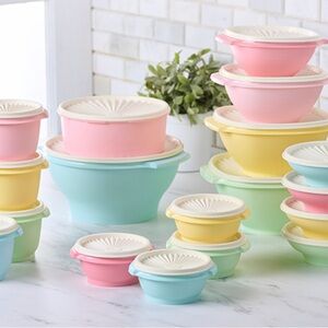 Tupperware Heritage 36 Piece Pastel set